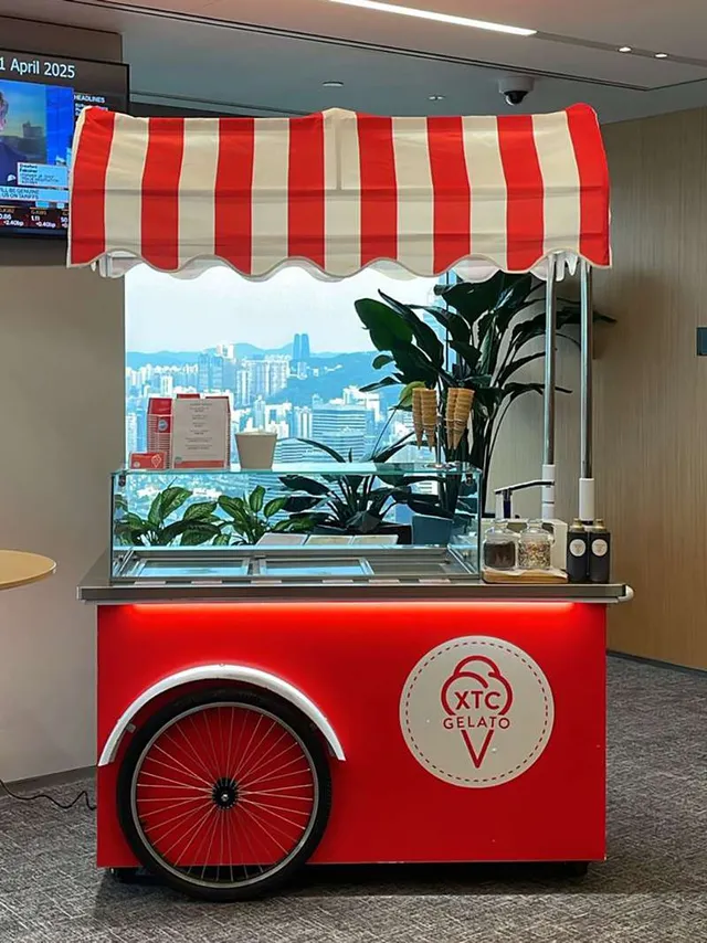 XTC Gelato 雪糕車進駐企業活動現場,以維港景色為背景